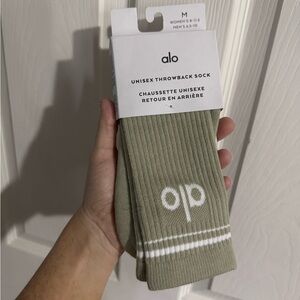 ALO Yoga Unisex Throwback Sock - Olive